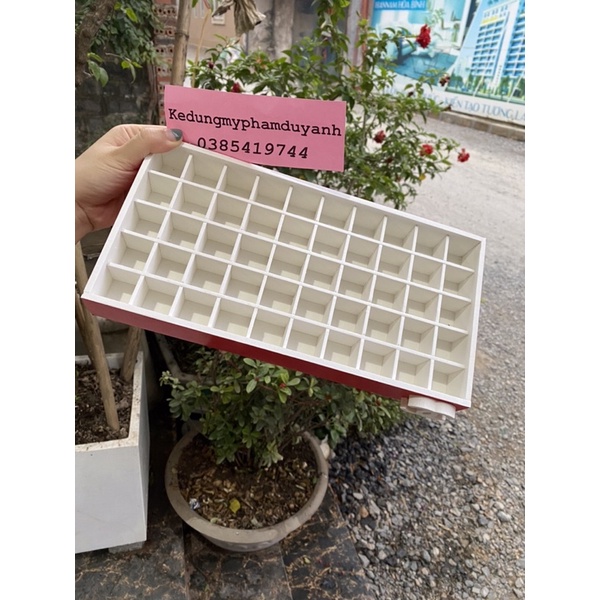 KHAY ĐỰNG SON 50 Ô MÀU ĐỎ