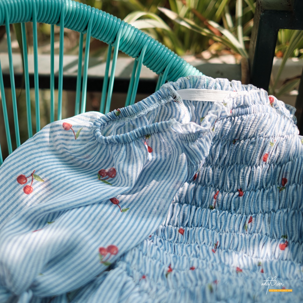 Váy hoa nhí tay ngắn chất voan mát Minette Dress màu xanh cherry