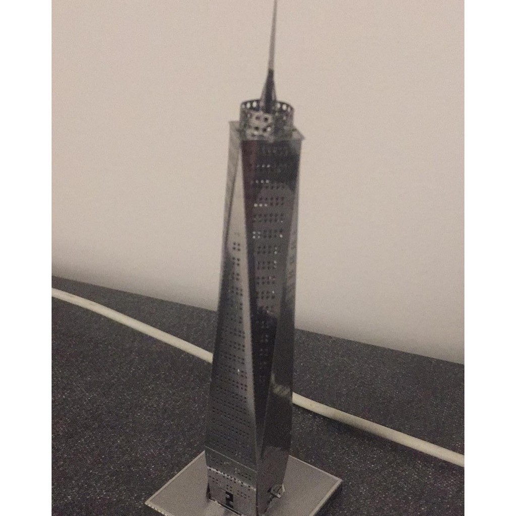 Mô hình 3D kim loại lắp ráp Trung tâm Thương mại Thế giới [ Chưa Lắp ]