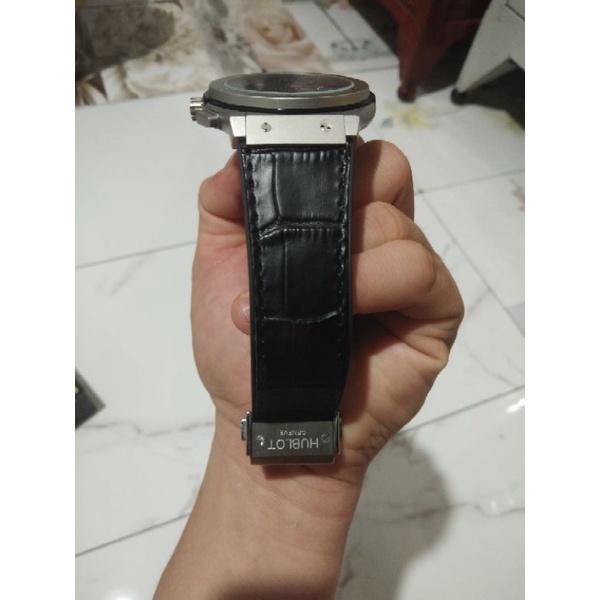 Đồng hồ cơ nam HUBLOT kim trôi size 42mm luôn núm, dây 22mm, chống nước sinh hoạt 3 atm, hàng rep 1:1.