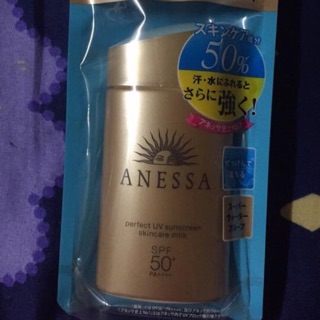 Combo xịt chống nắng và sữa chống nắng anessa