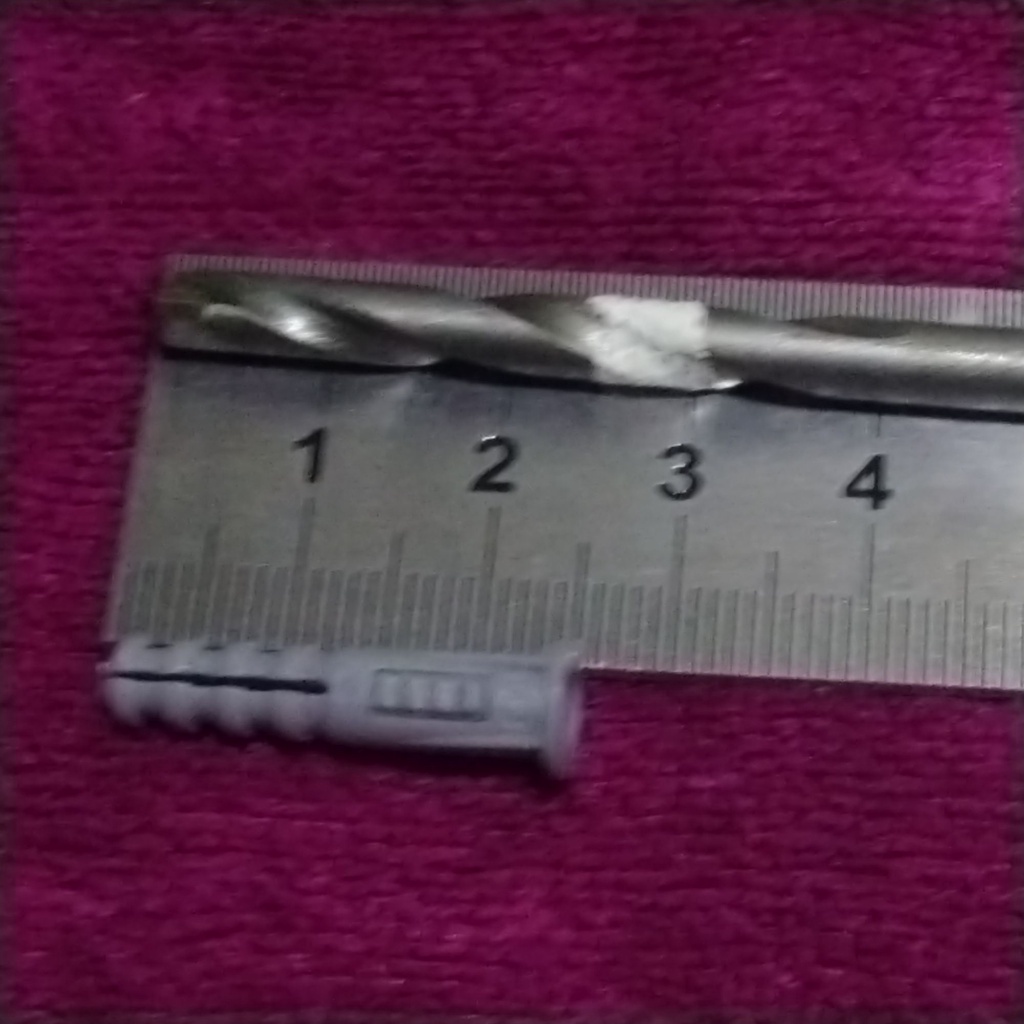 Một bộ gồm + 100 Tắc kê 05 mm + 100 Vít 35 mm dài 25 mm + 1 mũi khoan bê tông 05 mm