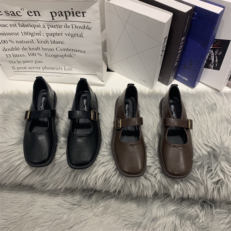 Giày bệt có quai