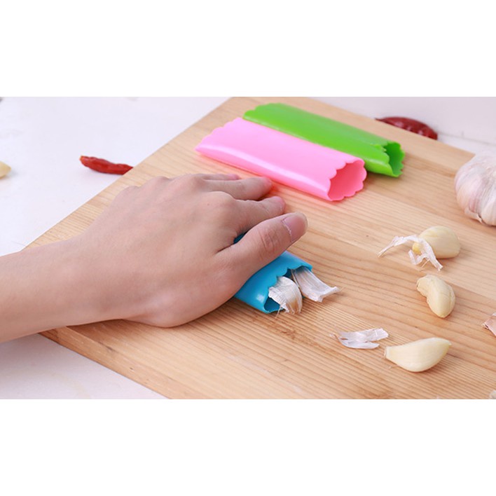 Dụng Cụ Bóc Tách Vỏ Tỏi Bằng Silicon Tiện Lợi 88121 SIÊU THỊ GIA ĐÌNH 88