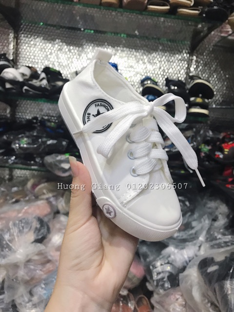 Giày thể thao bé yêu