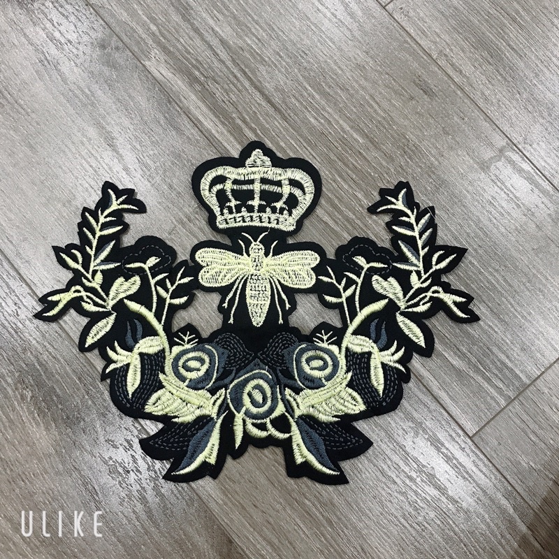 logo thêu Ong Hoa Vương Miệng . 25cm