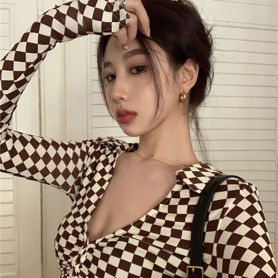 Áo Thun COZOK Croptop Tay Dài Cổ Chữ V Quyến Rũ