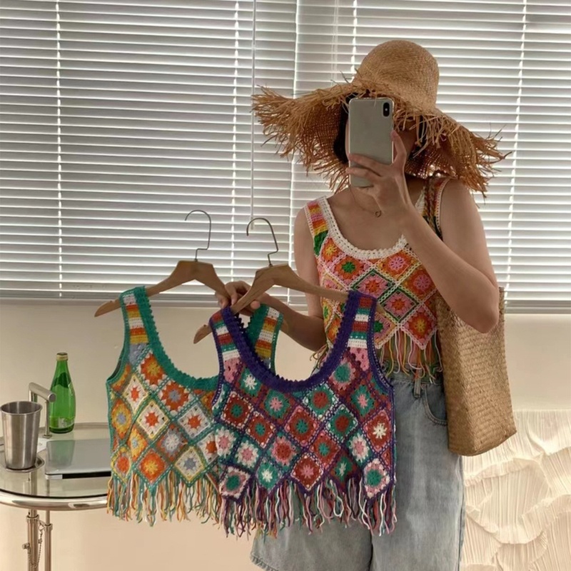 Áo Croptop Đan Len Dáng Rộng Cổ Tròn Họa Tiết Kẻ Sọc Nhiều Màu Sắc Phối Tua Rua Thời Trang Cho Nữ