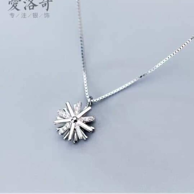 Vòng cổ hoa tuyết
