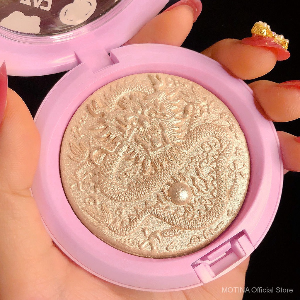 Phấn bắt sáng ánh ngọc trai lấp lánh làm nổi bật lớp trang điểm | BigBuy360 - bigbuy360.vn