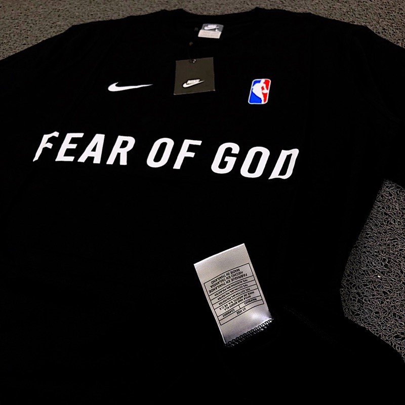 Áo Thun Nike Fear Of God Đen Và Xám Kèm Nhãn Dán Cá Tính