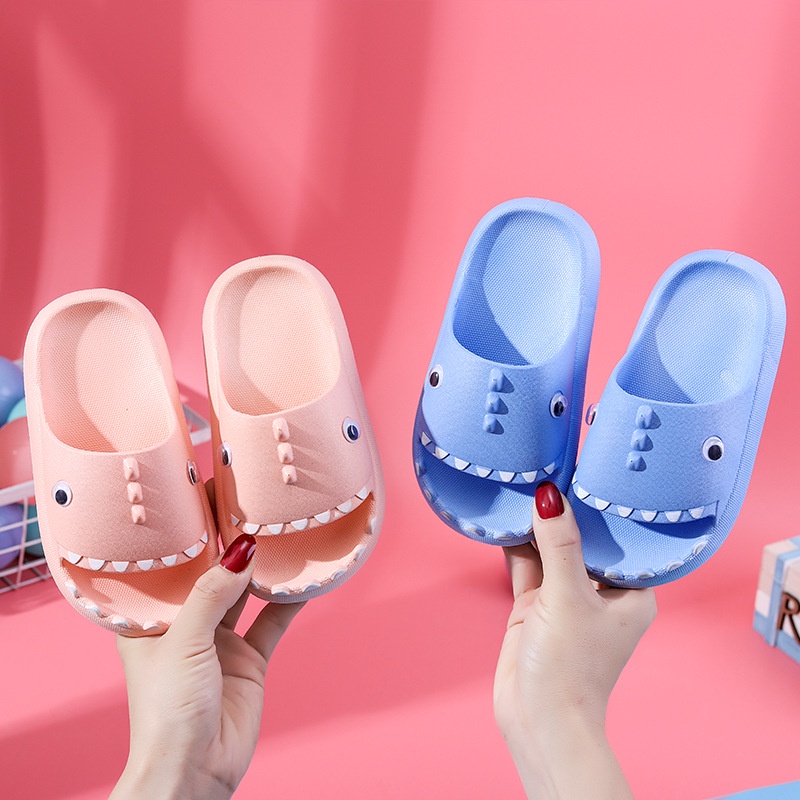 Dép trẻ em Sandal Đế Mềm Hình Cá Mập Hoạt Hình Phong Cách Mùa Hè Cho Bé Ttc033