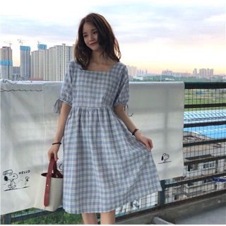 Đầm caro cổ vuông