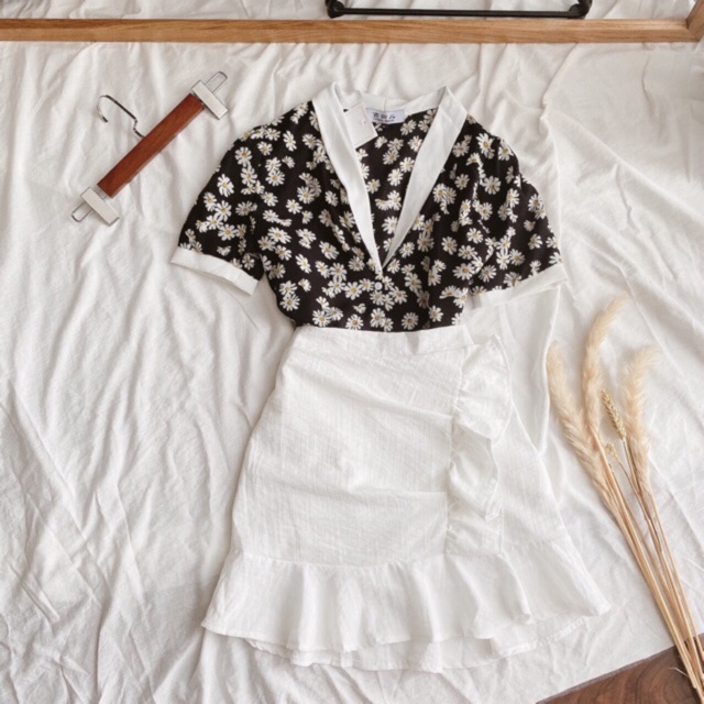 SET ÁO ĐEN VIỀN TRẮNG CHÂN VÁY