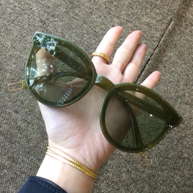 Kính huyền thoại biển xanh