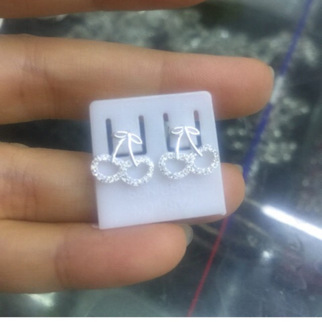 Khuyên tai chery bạc ta nụ xinh xắn bạc ta