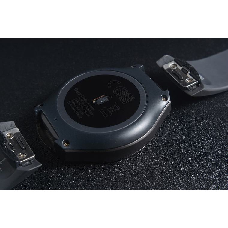 Đồng hồ thông minh Samsung Gear S2 Sport bản có loa ngoài nghe gọi