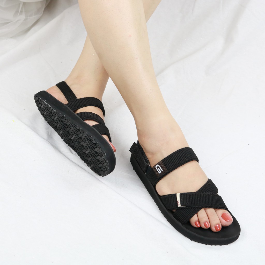 Sandal nữ quai chéo GIAVY-ST K345 màu đen và nâu, thích hợp mang đi học và đi làm.