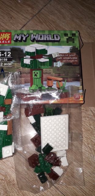 Lắp ráp 1 hộp LegoMineCraft MyWord 79159 có nhiều chi tiết bằng nhựa ABS