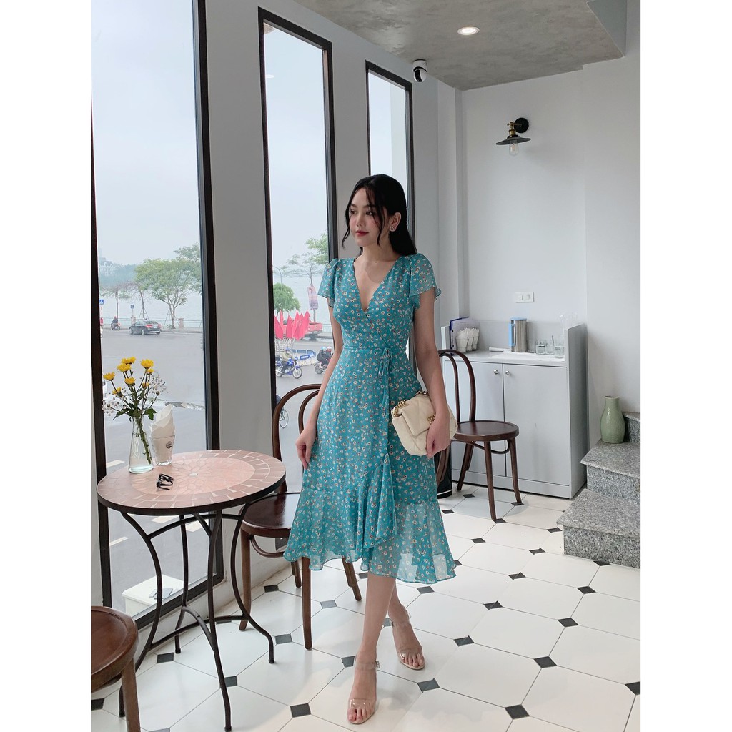 Váy đi biển ngắn tay, Đầm thiết kế cổ V thắt eo màu xanh dương họa tiết hoa đủ 4 size e1197 | BigBuy360 - bigbuy360.vn