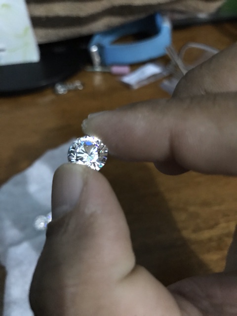 Kim cương nhân tạo siêu hiếm 16 trái tim/16 mũi tên