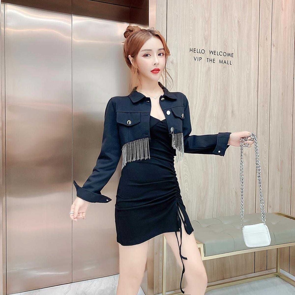 Set đầm hai dây ôm mông màu đen quyến rũ và áo khoác denim tay ngắn tua rua phong cách nước ngoài thời trang (Có bán lẻ)