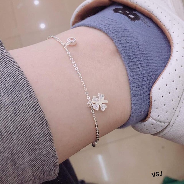Lắc chân cỏ 4 lá