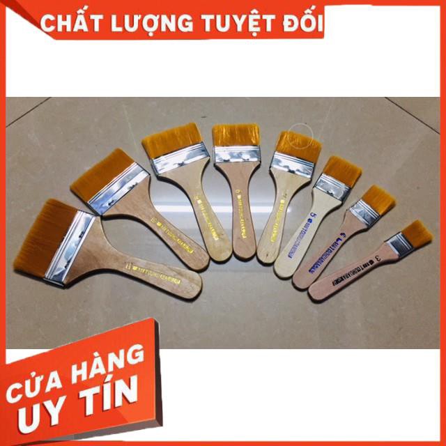 Chổi sơn vẽ mảng màu vàng