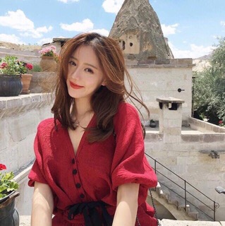 Áo đỏ thắt eo