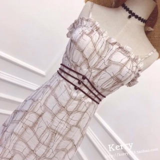 Váy hai dây bèo ngực