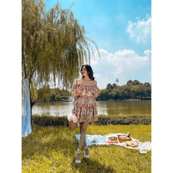 Đầm voan hoa xoè trễ vai 3 tầng bèo