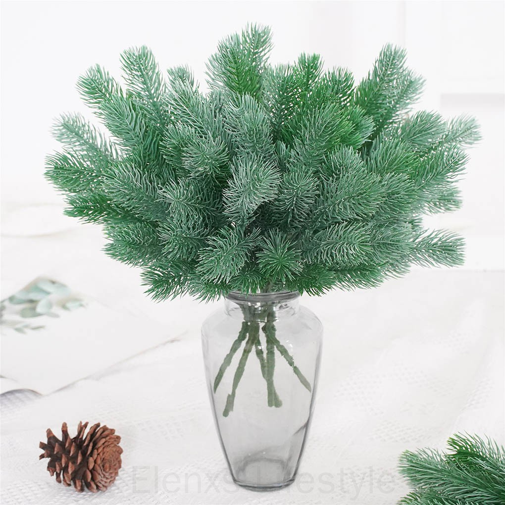 Cành lá thông nhân tạo bằng nhựa dùng trang trí nhà cửa độc đáo