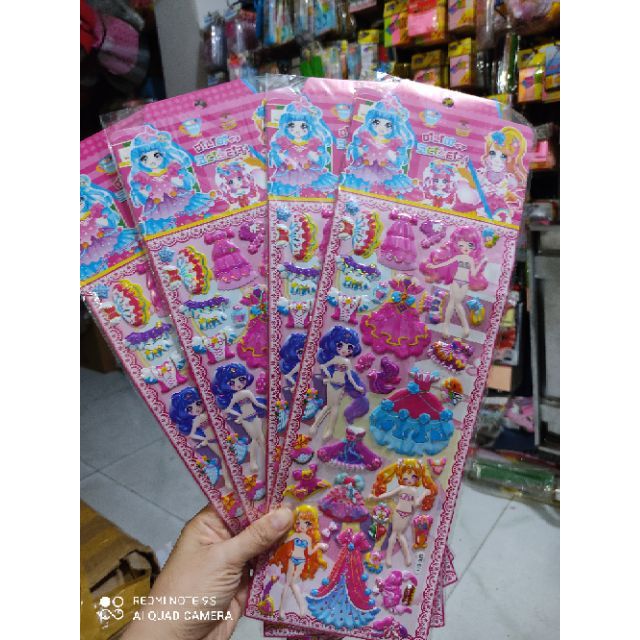 Sticker dán thay đồ cho bé