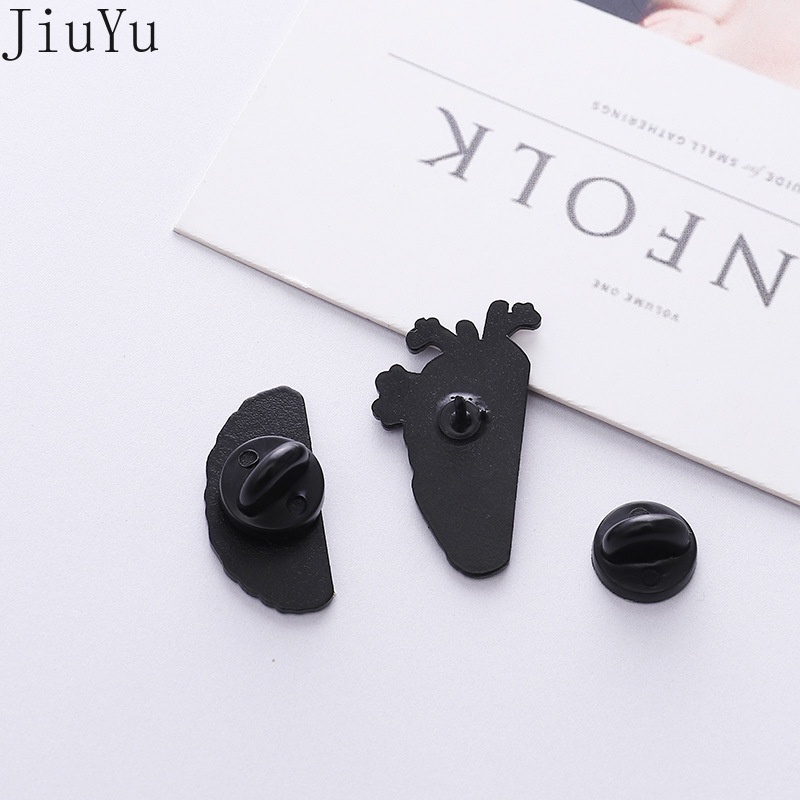 Ghim Cài Áo Kim Loại Hình Trái Tim Đầu Lâu Hoạt Hình Quà Tặng Y Tế Cho Học Sinh