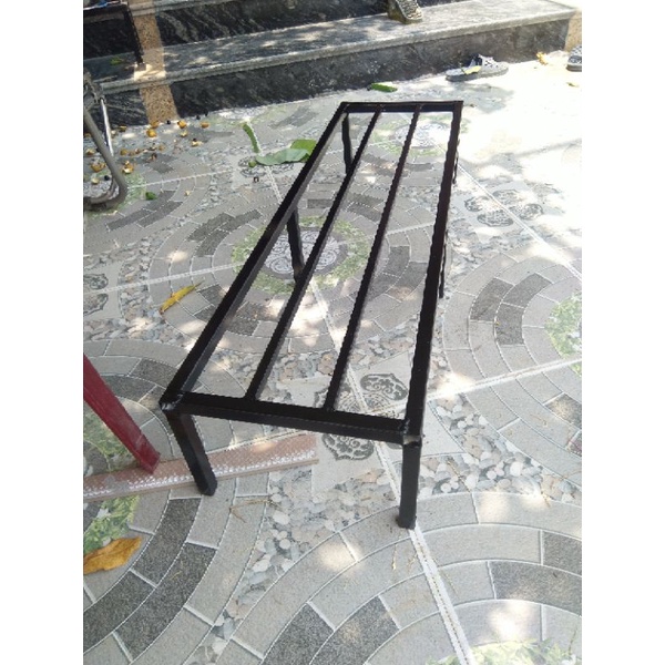 Kệ kê chậu. Dài 100cm. Rộng 30cm. Cao 20cm. 6 chân. 2 nan phụ. Hộp thép 2*2cm