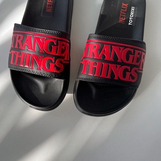 Dép SPAO x Netflix Stranger Things