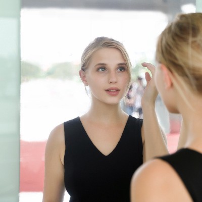 Gương mềm dán dính tường Gương mềm không thấm nước Mới lạ Gương nhà tắm bán chạy toàn cầu 2020