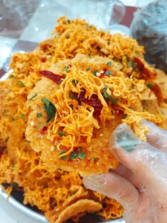 Sĩ 10 hủ cơm cháy khô gà