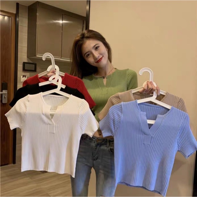 ÁO NỮ CROPTOP GÂN TAY NGẮN XẺ CỔ V | ÁO THUN NỮ DẠNG CROPTOP ĐẸP- AK0037 | bear.story