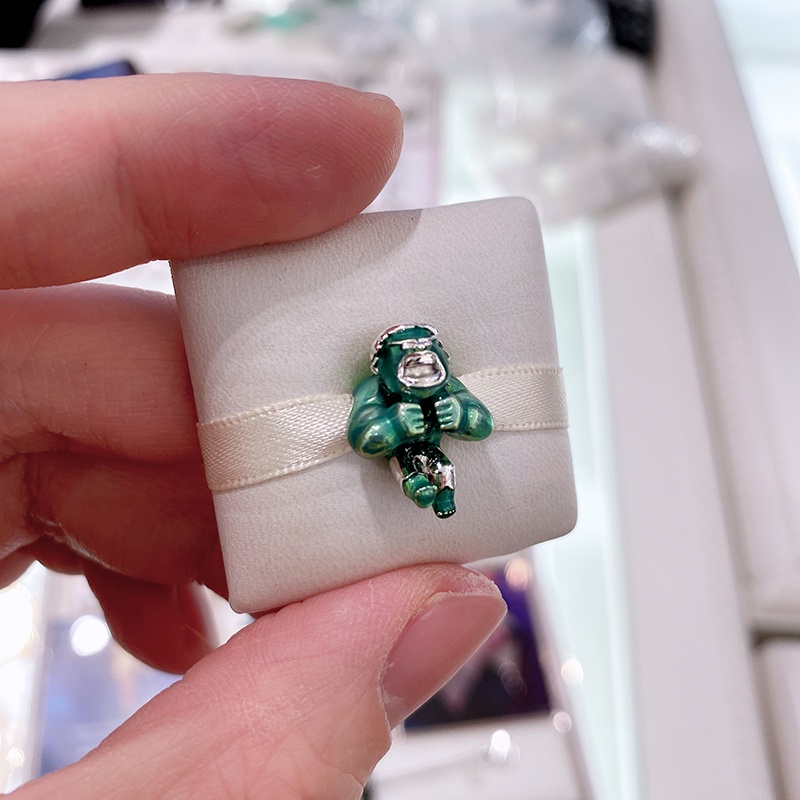 Chuỗi Hạt Đeo Tay Hình Người Khổng Lồ Hulk