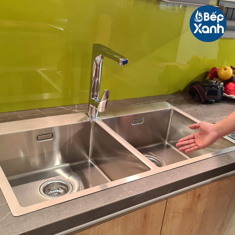 Chậu Rửa Chén Hafele HS20-SSN2S90 567.20.537 - Inox 304 - Ngang 88 cm