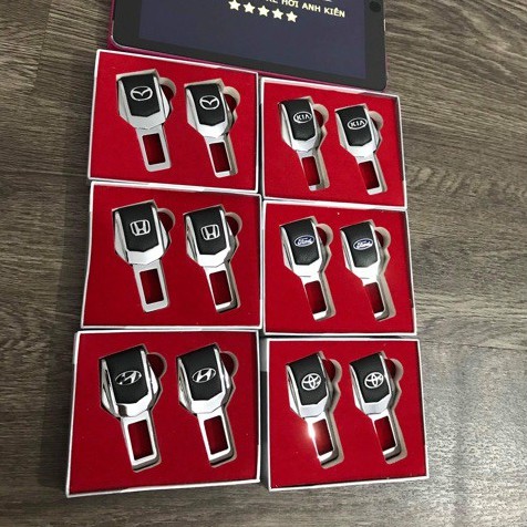 BỘ 2 CHỐT CẮM NGẮT CHUÔNG ĐAI AN TOÀN LOGO HÃNG XE