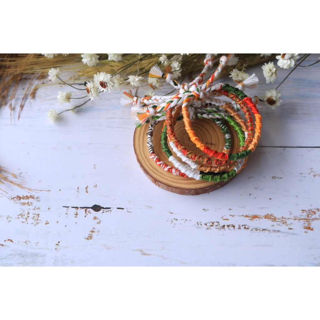 Vòng handmade tông vintage màu cổ điển