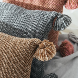 Vỏ gối len quả bông decor