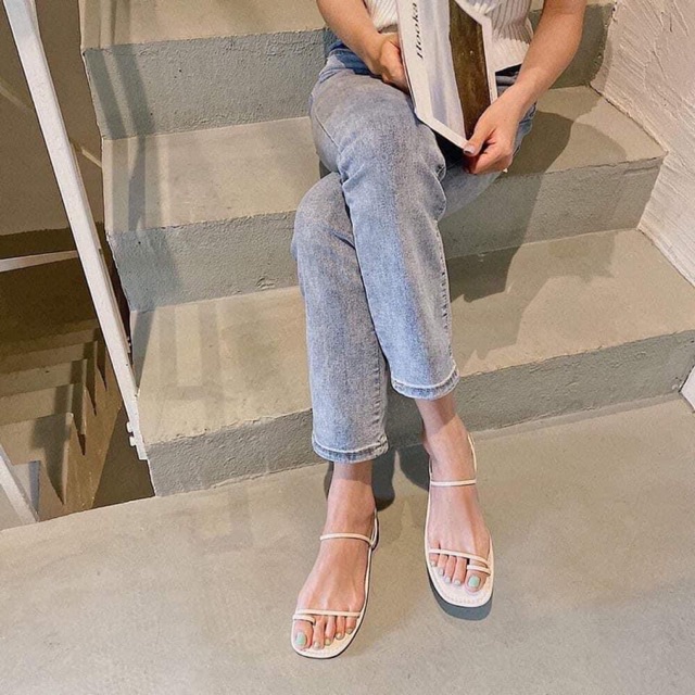 Sandal nữ đế bệt đi mùa hè
