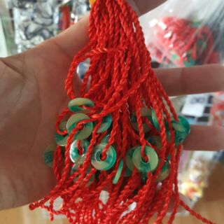 Vòng tay may mắn đỏ
