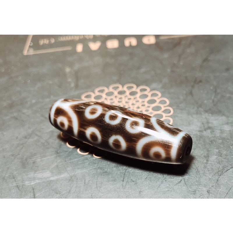 Mặt dây chuyền đá dzi Tây tạng