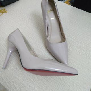 Giày Louboutin nude 9p