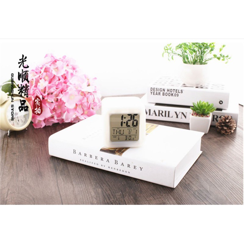 Đồng hồ báo thức điện tử led dạ quang đổi màu