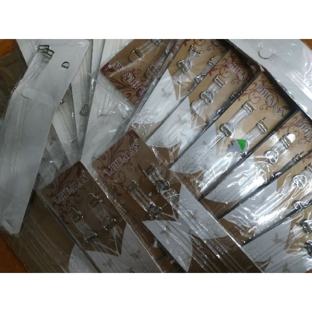 Dây áo bẹt cho bạn nữ tha hồ mặc váy hở vai